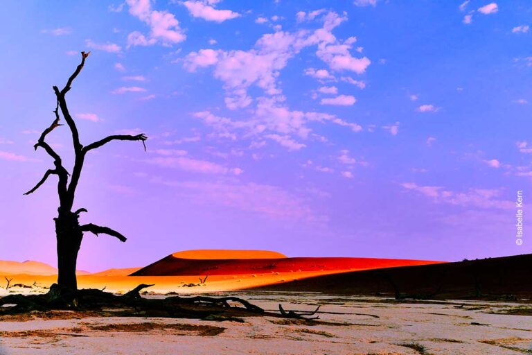 Wolken über der Namib-Wüste