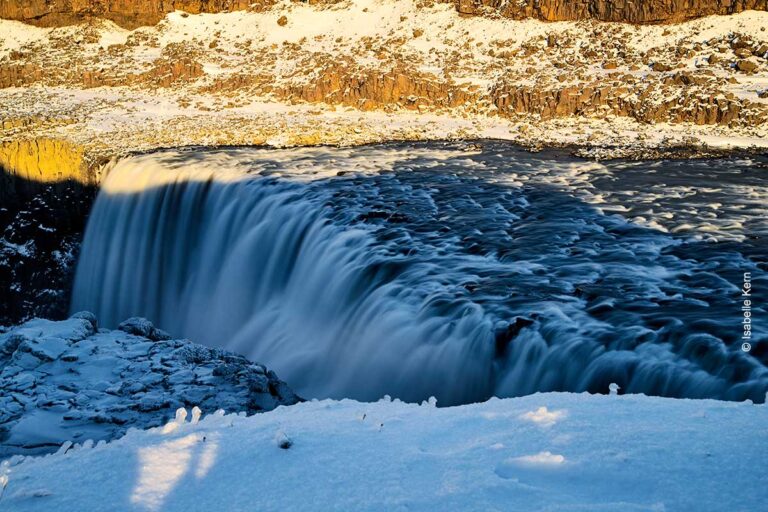 Schnee und Eis am Dettifoss