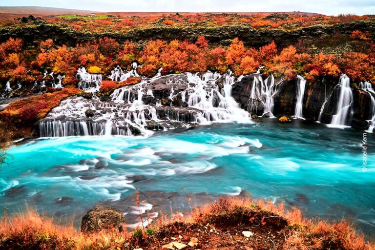Hraunfoss im Herbstkleid