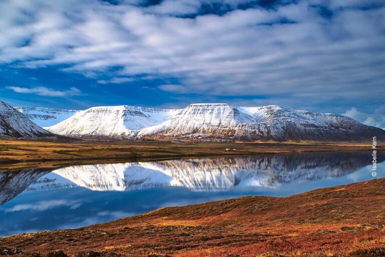 Schneebedeckte Berge im Norden von Island